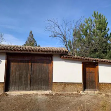 Tatil Evi House Sleeps 6-garden-freeparking-bbq-patio