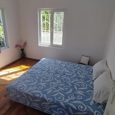 Tatil Evi House Sleeps 6-garden-freeparking-bbq-patio