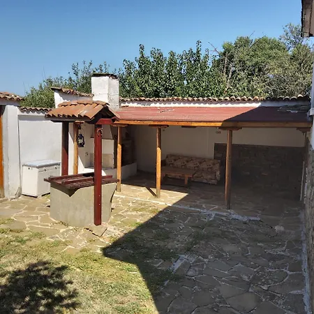 House Sleeps 6-garden-freeparking-bbq-patio * Ognen