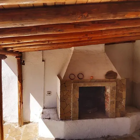 Tatil Evi House Sleeps 6-garden-freeparking-bbq-patio *