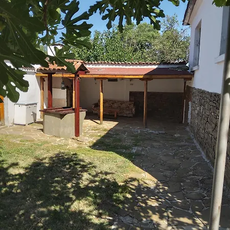 Tatil Evi House Sleeps 6-garden-freeparking-bbq-patio *