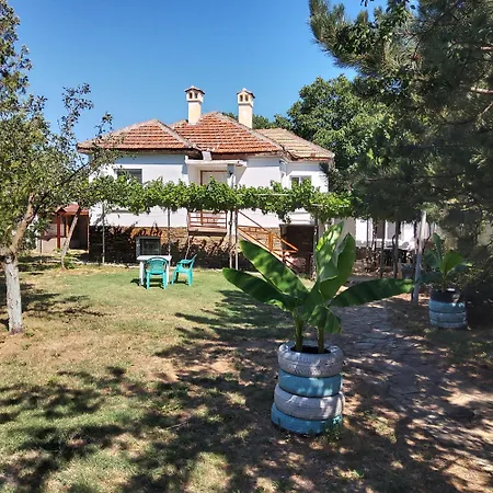 Tatil Evi House Sleeps 6-garden-freeparking-bbq-patio Ognen