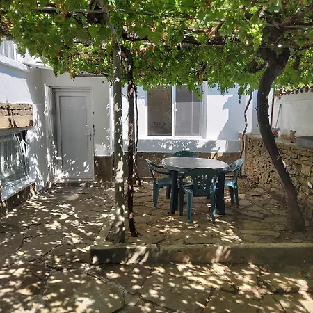 Casa vacanze House Sleeps 6-garden-freeparking-bbq-patio-petsok Ognen