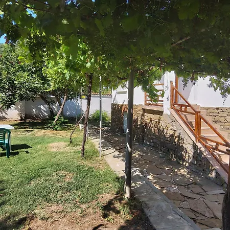 House Sleeps 6-garden-freeparking-bbq-patio * Ognen