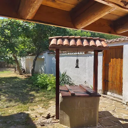 House Sleeps 6-garden-freeparking-bbq-patio Ognen