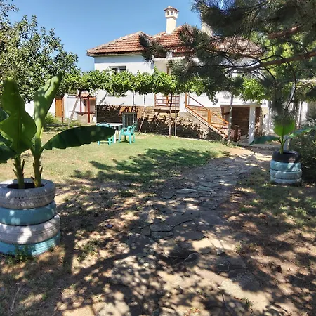 Casa vacanze House Sleeps 6-garden-freeparking-bbq-patio-petsok Ognen